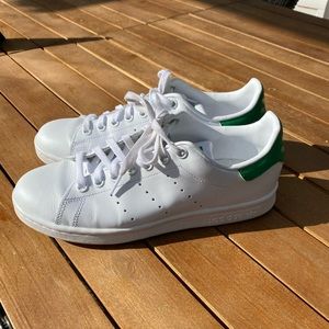 Stan Smith Youth size 6 / women’s 8
